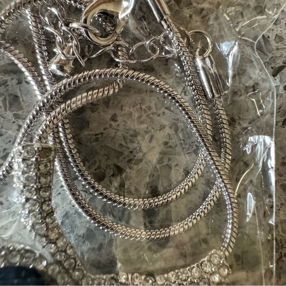 Heart of the Ocean Necklace - Picture 5 of 11